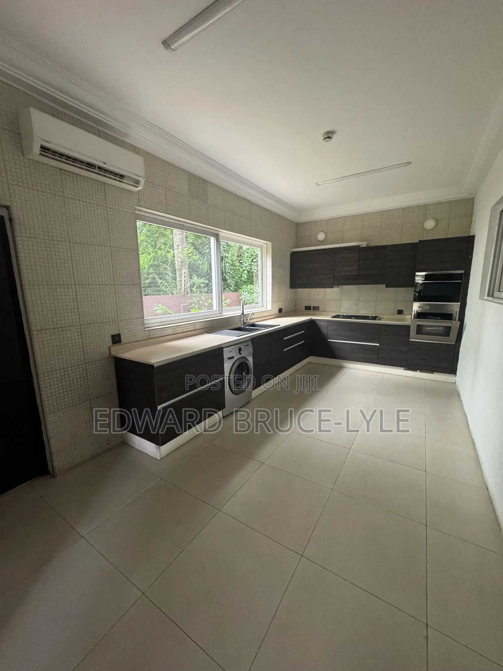 4-bedroom Semi-detached Duplex Townhouse