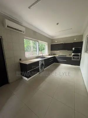4-bedroom Semi-detached Duplex Townhouse