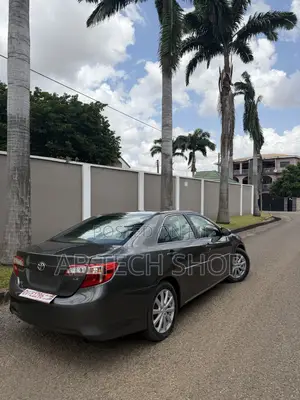 Toyota Camry LE 4dr Sedan (2.5L 4cyl 6A) 2014 Gray
