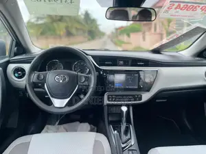 Toyota Corolla LE Eco (1.8L 4cyl 2A) 2018 Silver