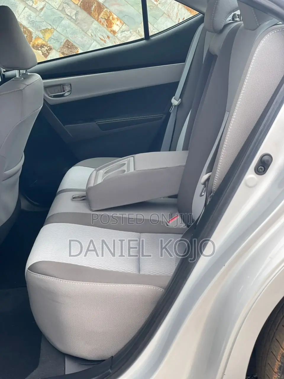 Toyota Corolla LE Eco (1.8L 4cyl 2A) 2018 Silver