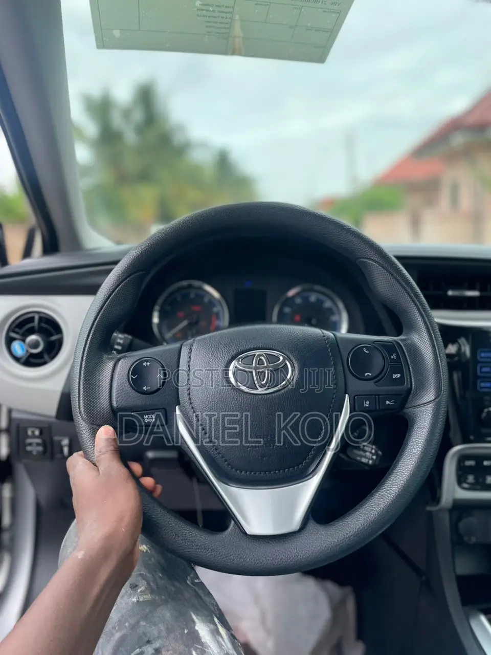 Toyota Corolla LE Eco (1.8L 4cyl 2A) 2018 Silver
