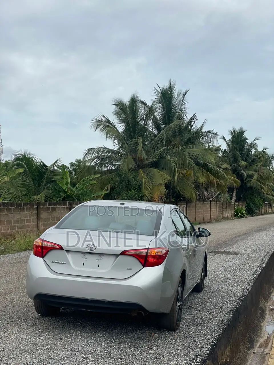 Toyota Corolla LE Eco (1.8L 4cyl 2A) 2018 Silver