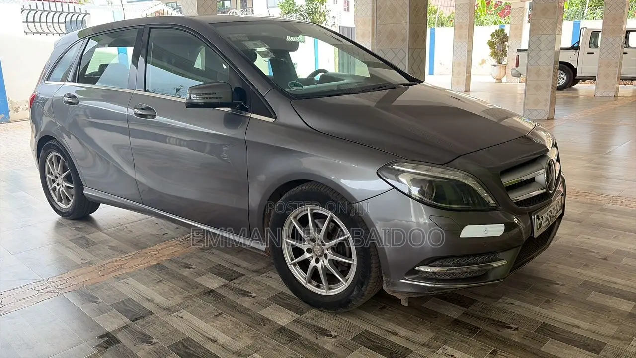 Mercedes-Benz B-Class B180 Petrol 2012 Silver