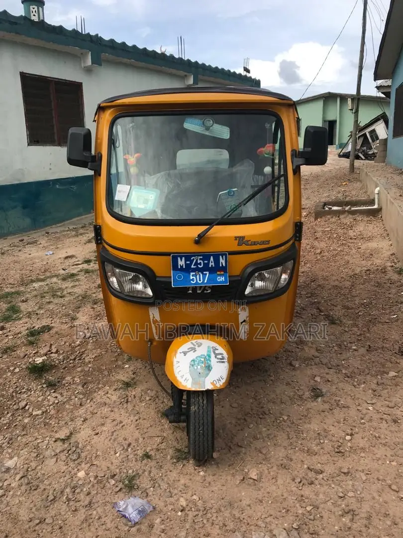 TVS Apache RTR 160 2V 2025 Yellow