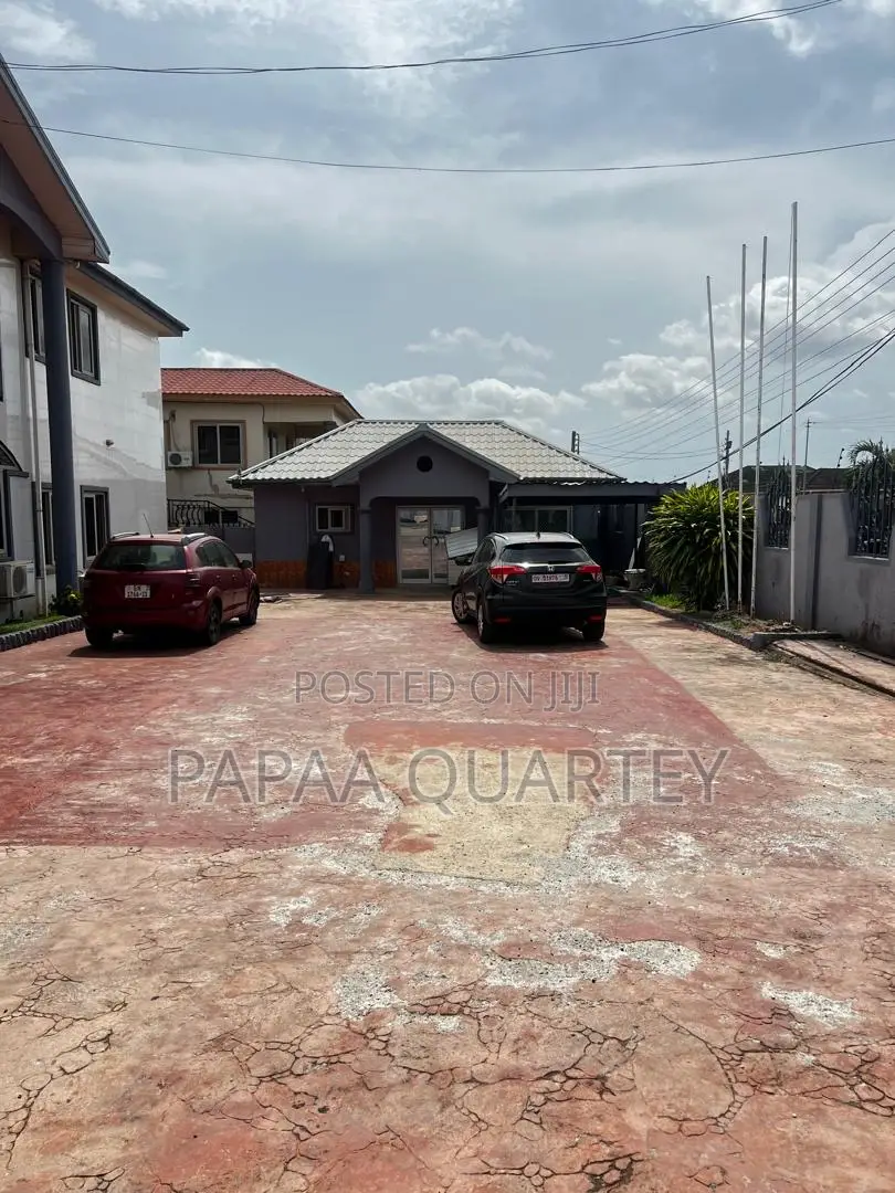 16bdrm House in West Legon for sale