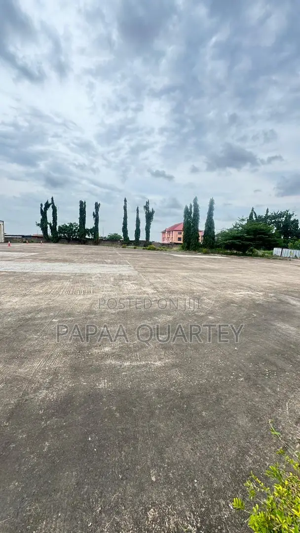 5bdrm House in Amasaman for sale