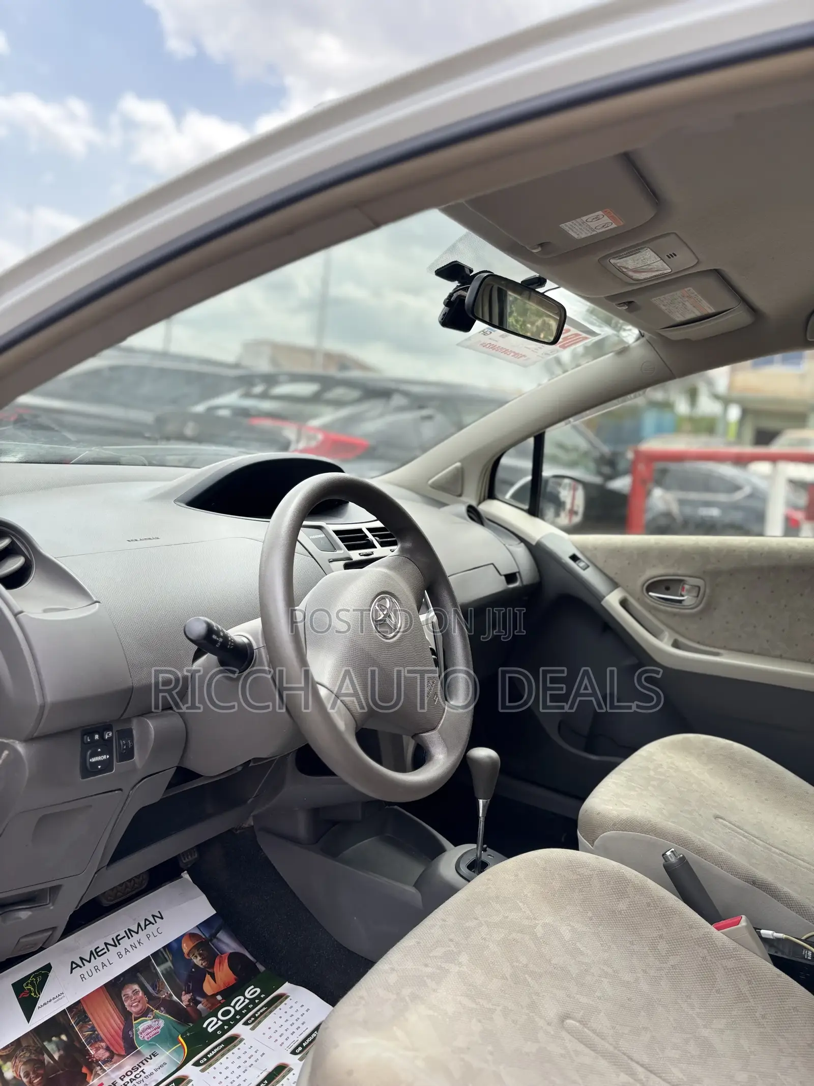 Toyota Vitz 1.3 FWD 5dr 2010 White