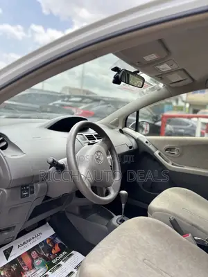 Toyota Vitz 1.3 FWD 5dr 2010 White