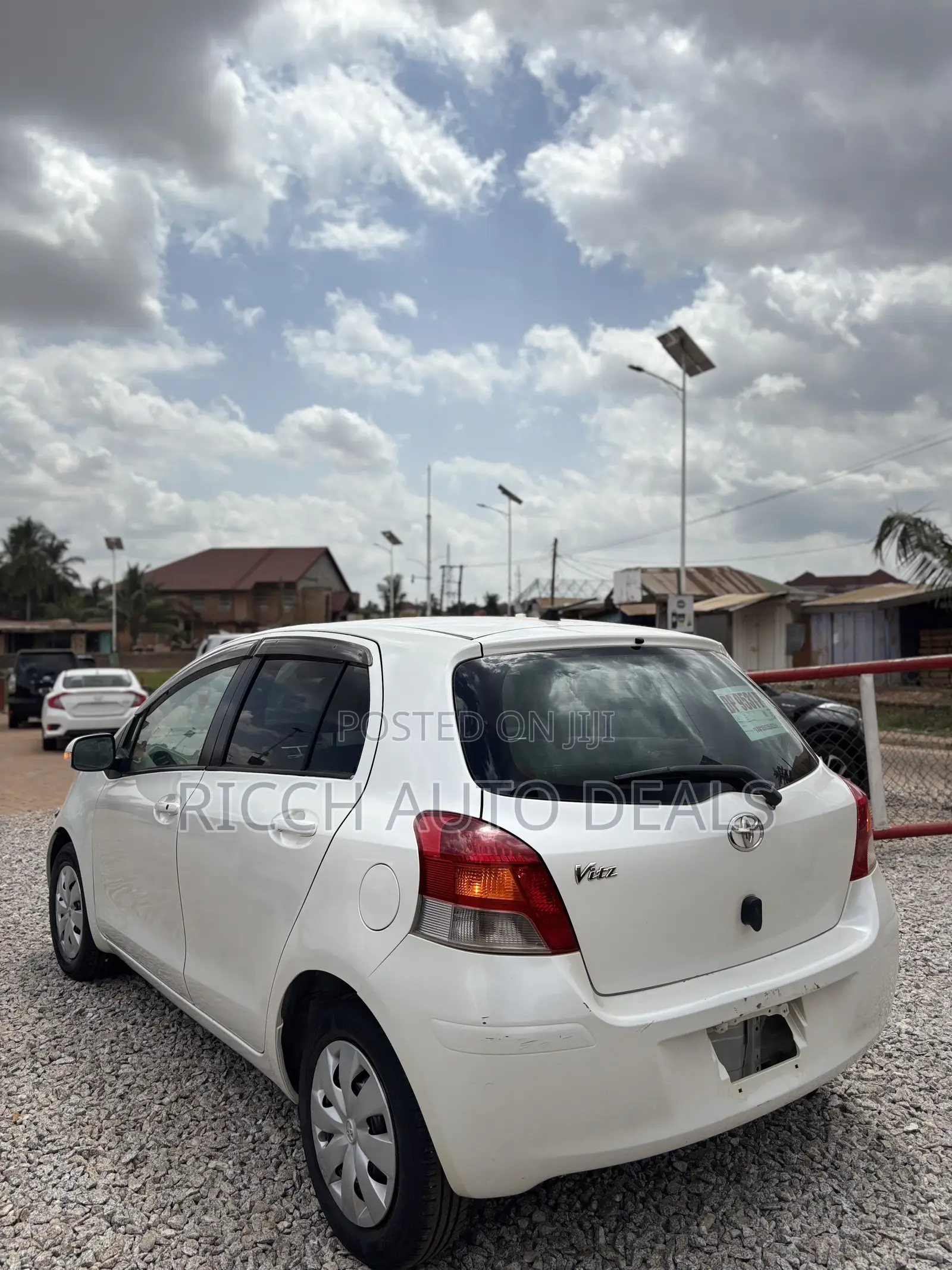Toyota Vitz 1.3 FWD 5dr 2010 White