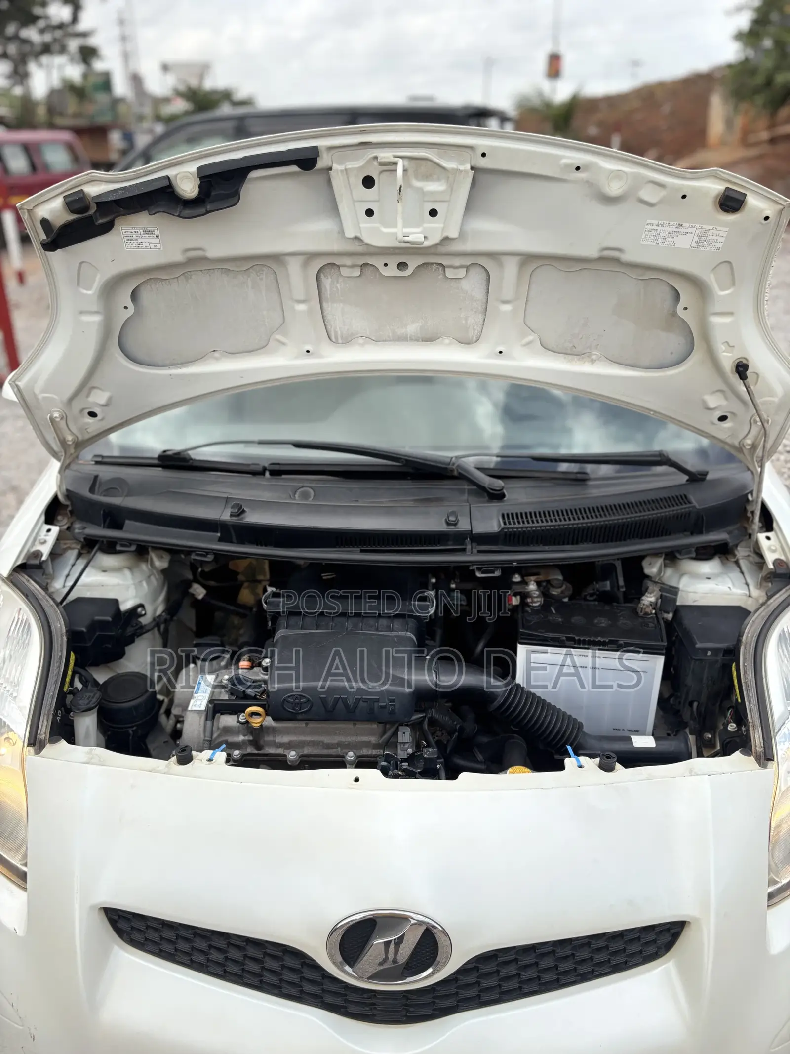 Toyota Vitz 1.3 FWD 5dr 2010 White