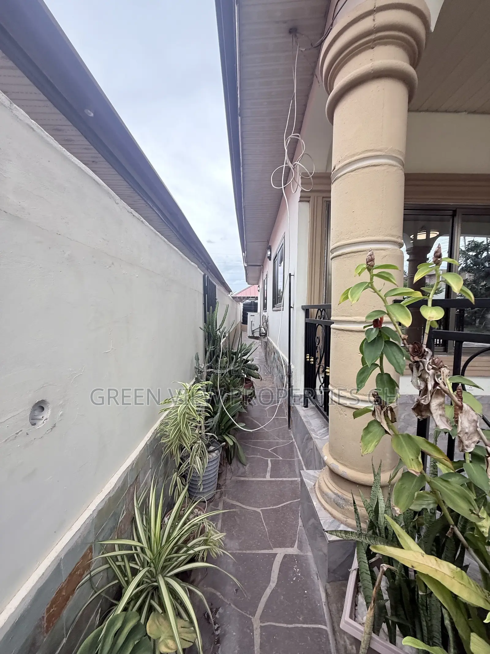 2bdrm House in West Hills Mall Area for rent