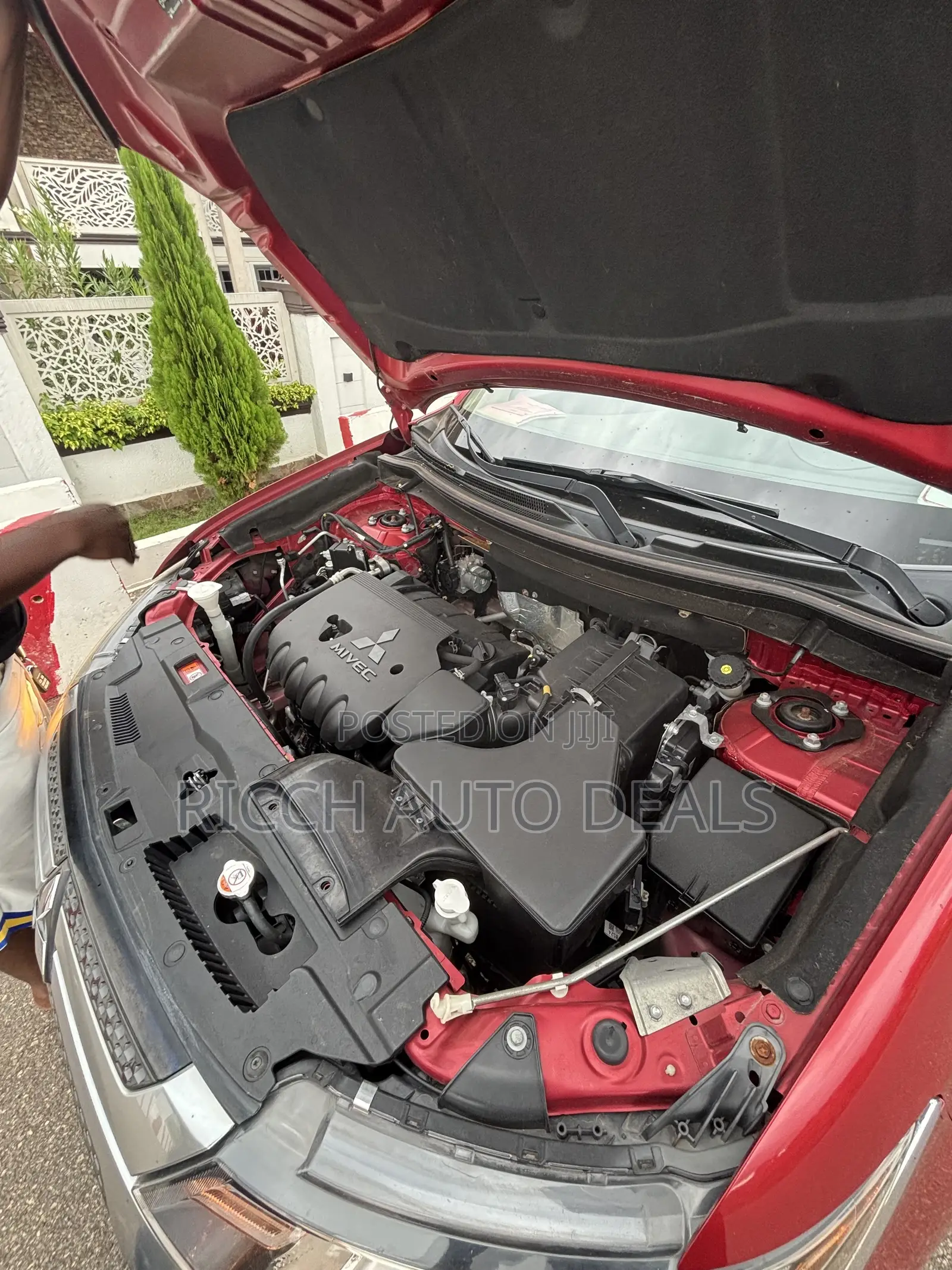 Mitsubishi Outlander 2019 Red