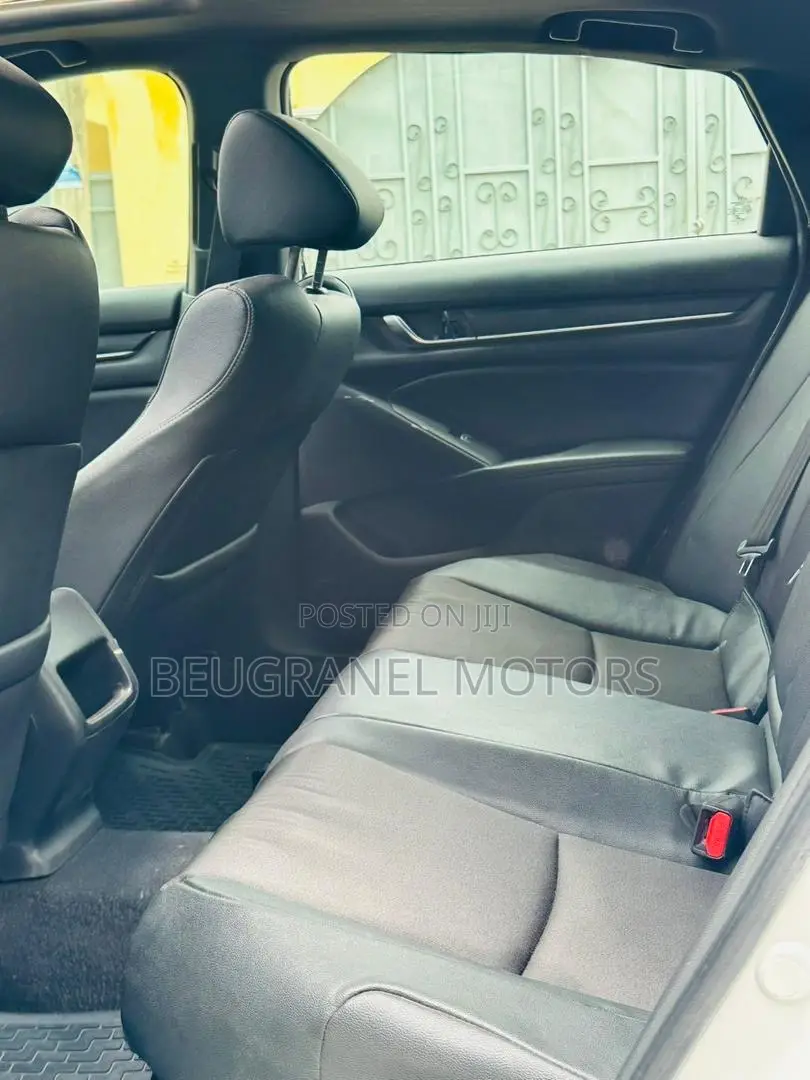 Honda Accord Sport (2.0L 4cyl Turbo 10A) 2019 White