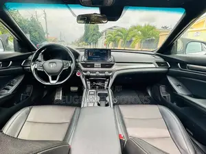 Honda Accord Sport (2.0L 4cyl Turbo 10A) 2019 White