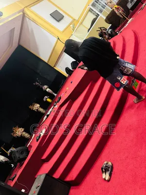 Plain Red Wine Woolen Floor Carpet