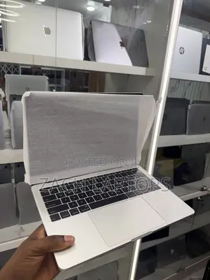 Laptop Apple MacBook Pro 2017 16GB Intel Core i5 SSD 512GB
