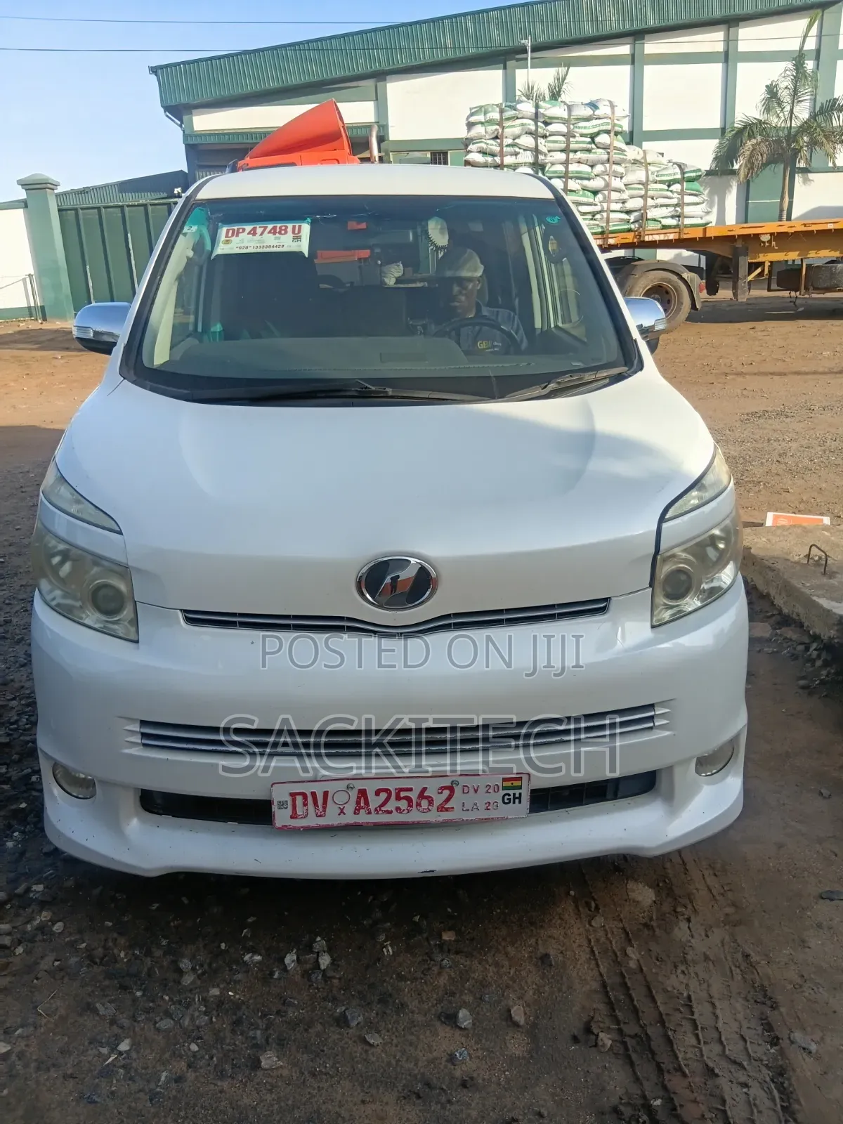 Toyota Voxy 2010 White