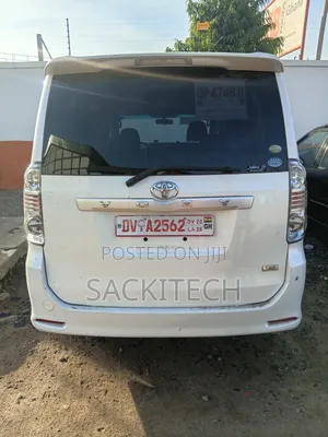 Toyota Voxy 2010 White