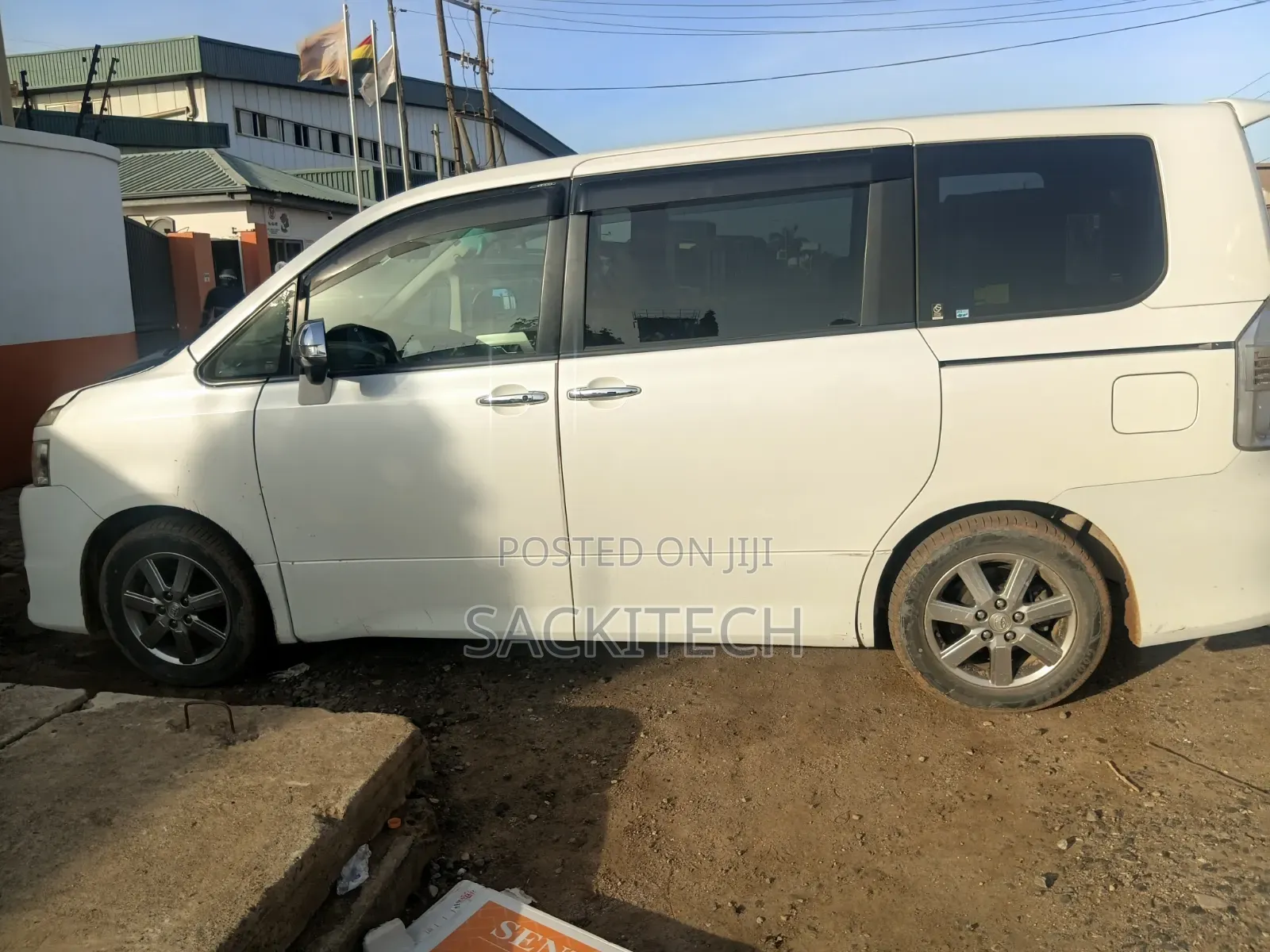 Toyota Voxy 2010 White