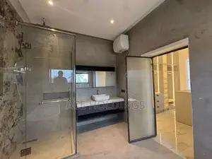 3bdrm Mansion in East Legon for sale