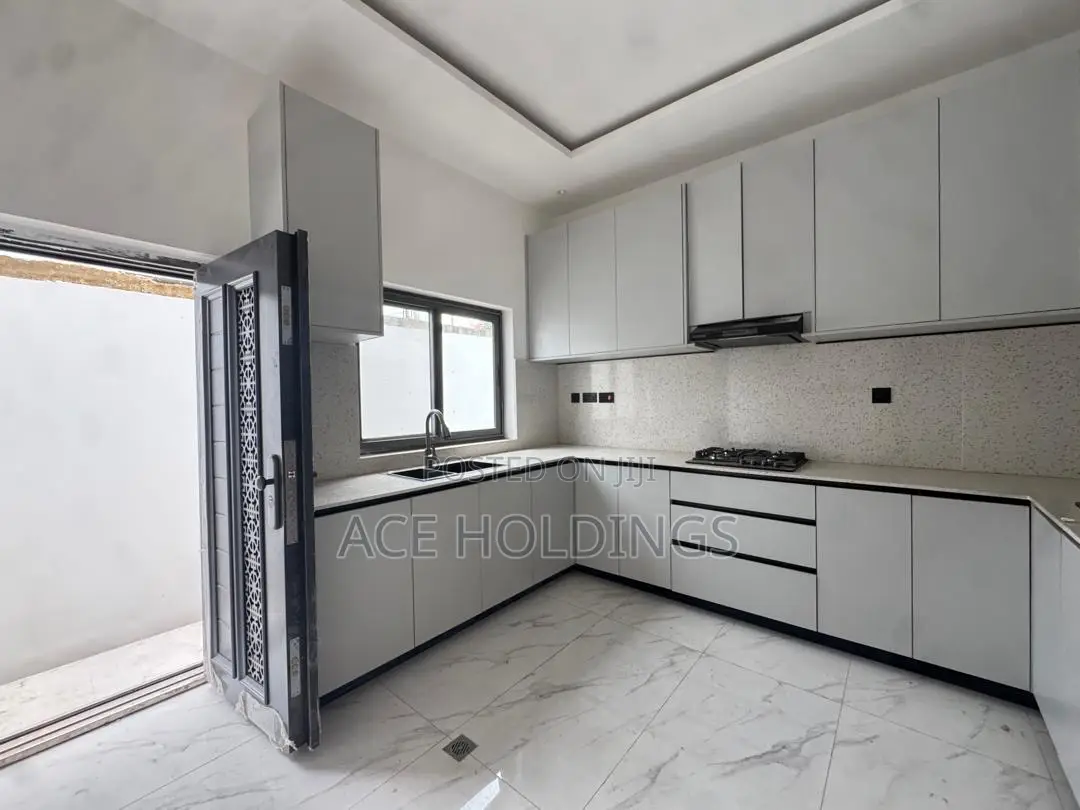 3bdrm Mansion in East Legon for sale