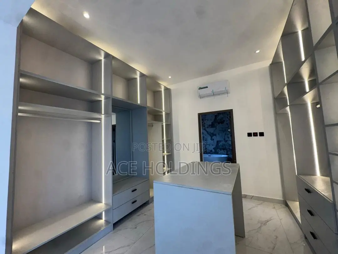 3bdrm Mansion in East Legon for sale