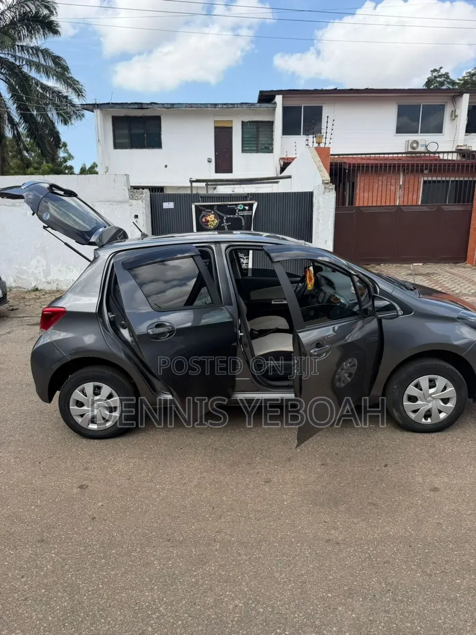 Toyota Vitz 1.3 AWD 5dr 2015 Silver