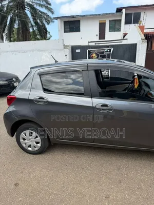 Toyota Vitz 1.3 AWD 5dr 2015 Silver