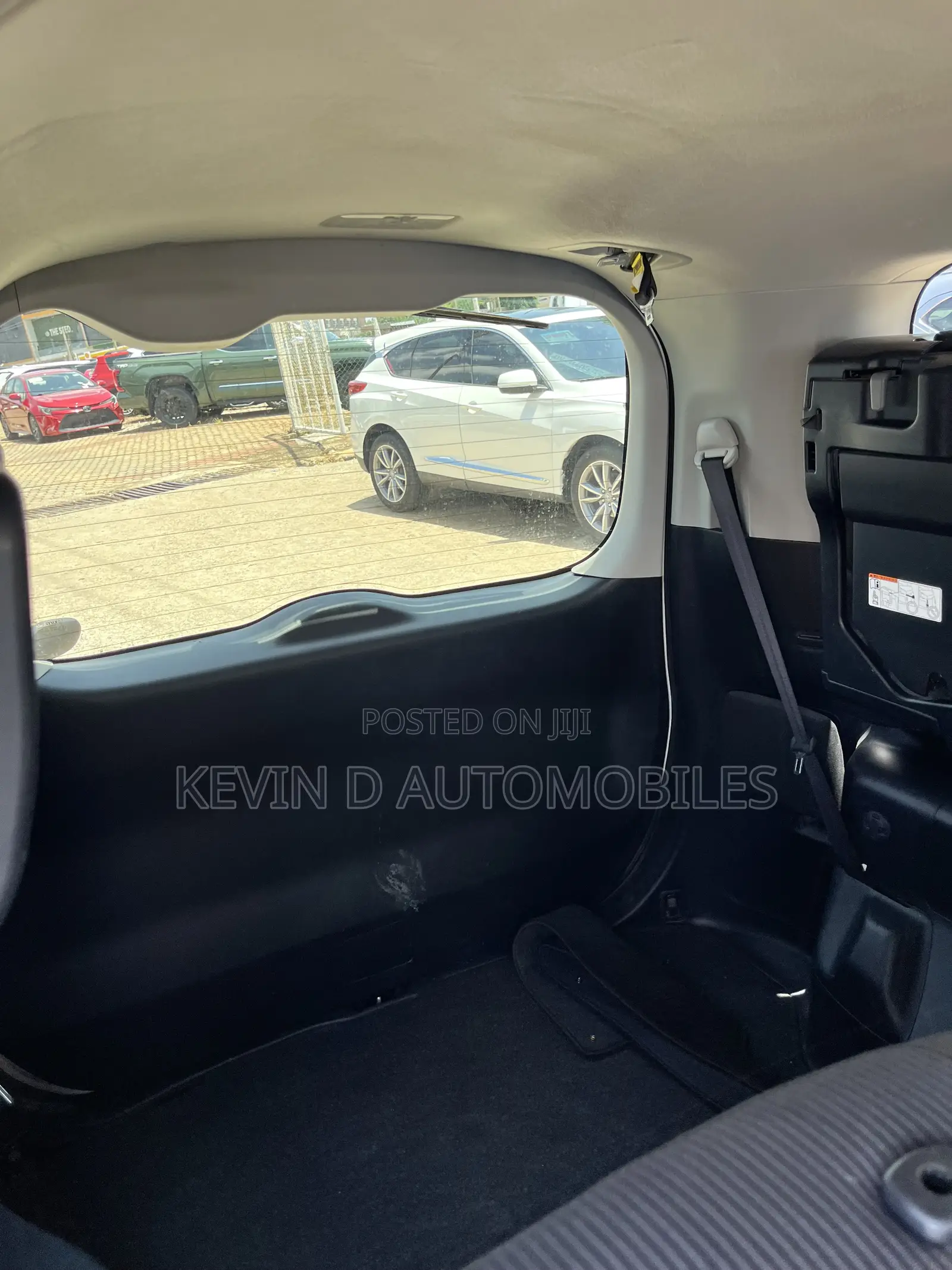 Toyota Noah 2.0 FWD (6 Seater) 2015 White