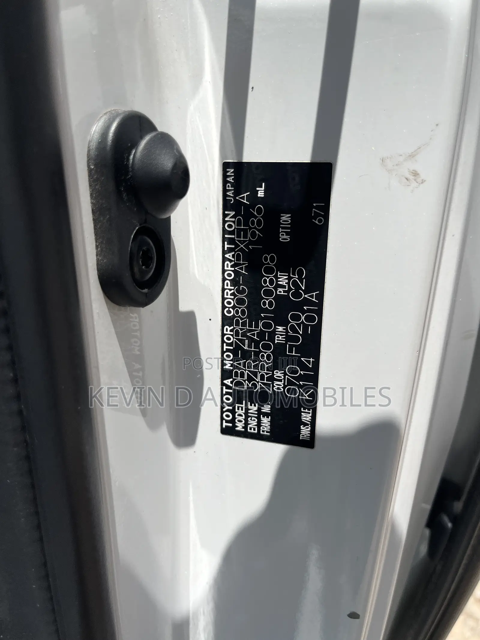 Toyota Noah 2.0 FWD (6 Seater) 2015 White
