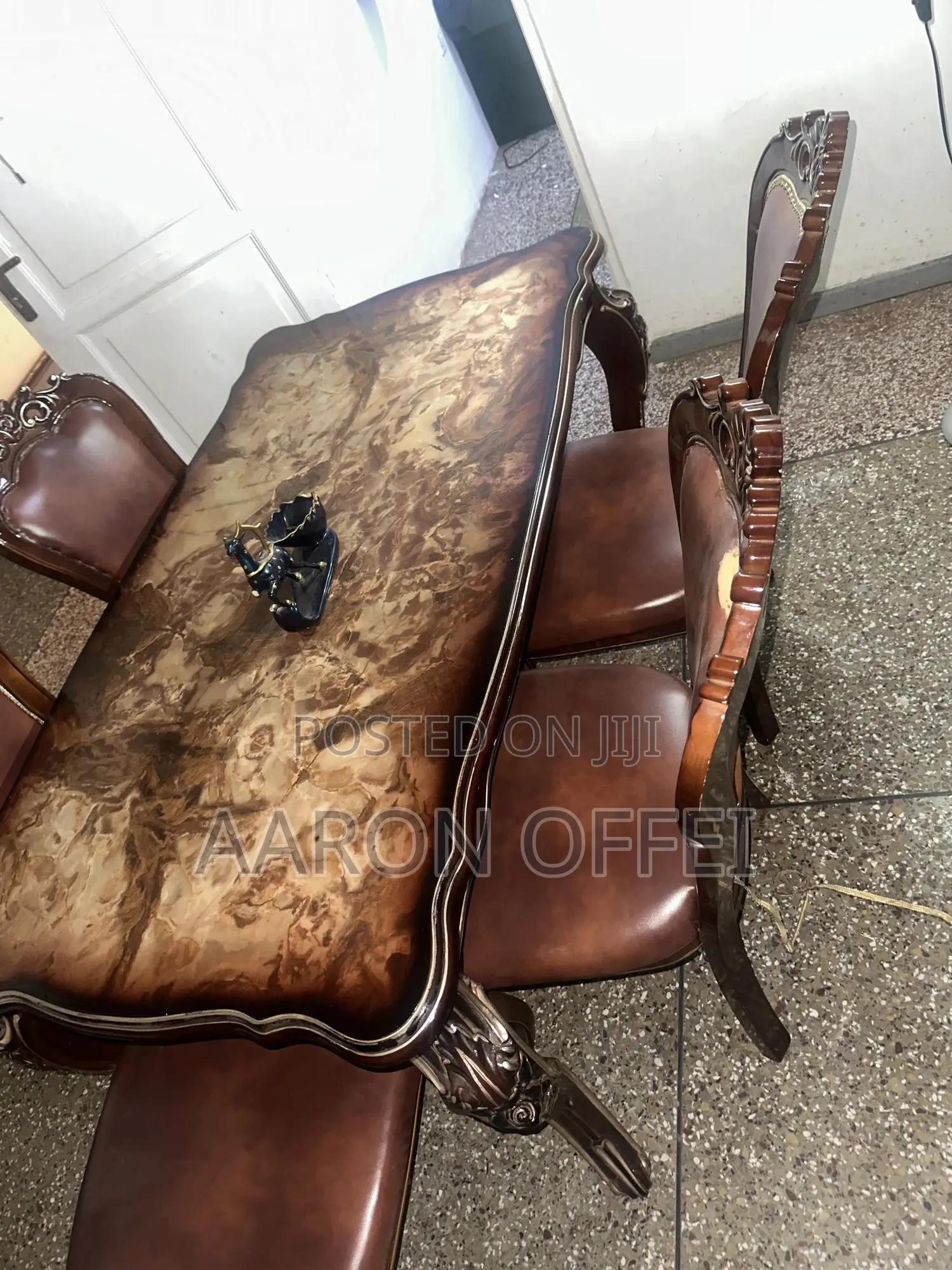 Beautiful Dinning Set for Sale .