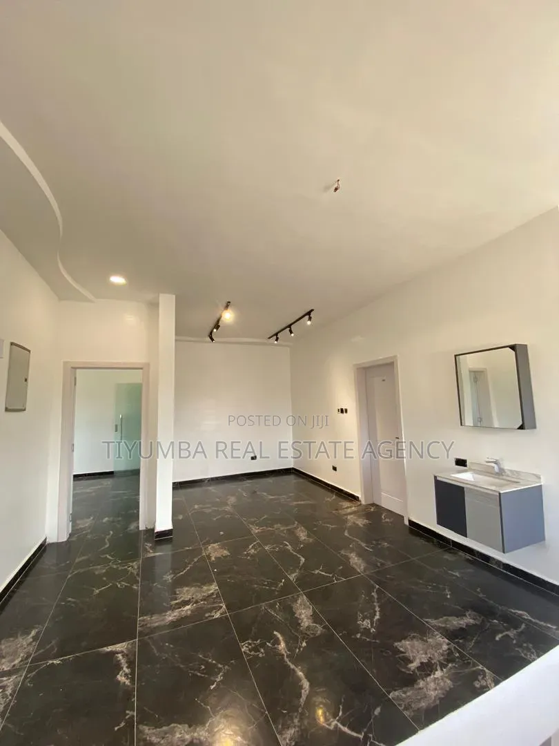4bdrm Duplex in Tiyumba Real Estate, Unity Closed for sale