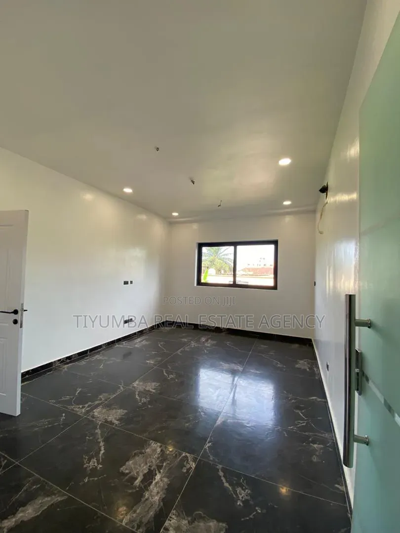 4bdrm Duplex in Tiyumba Real Estate, Unity Closed for sale