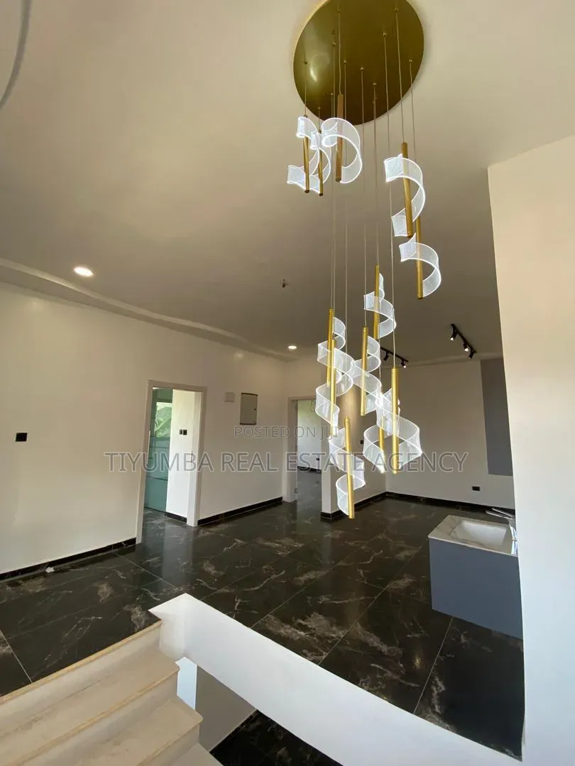 4bdrm Duplex in Tiyumba Real Estate, Unity Closed for sale