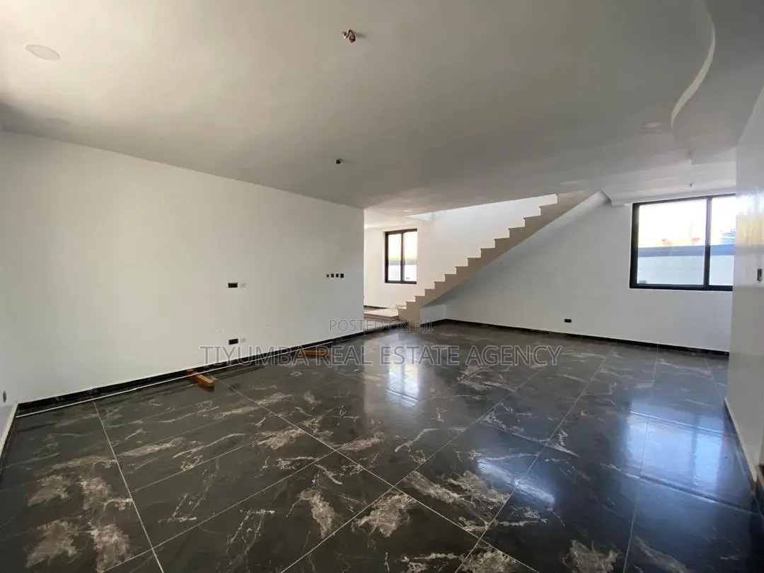 4bdrm Duplex in Tiyumba Real Estate, Unity Closed for sale