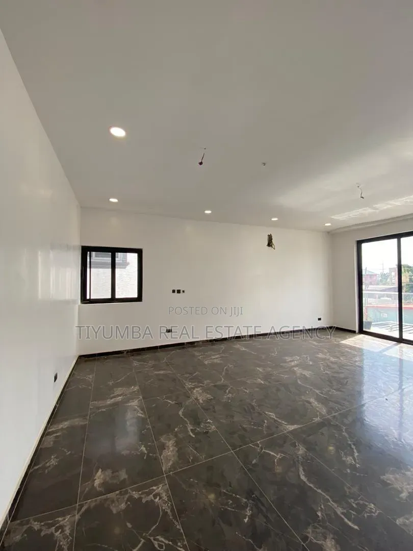 4bdrm Duplex in Tiyumba Real Estate, Unity Closed for sale