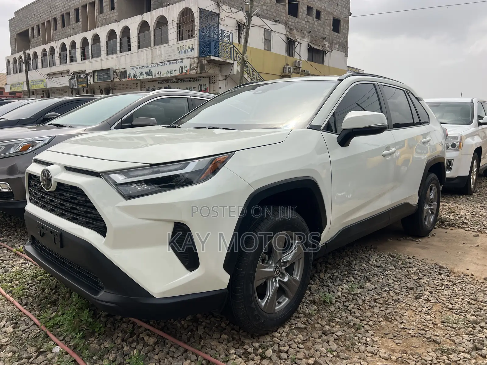 Toyota RAV4 XLE 2022 White