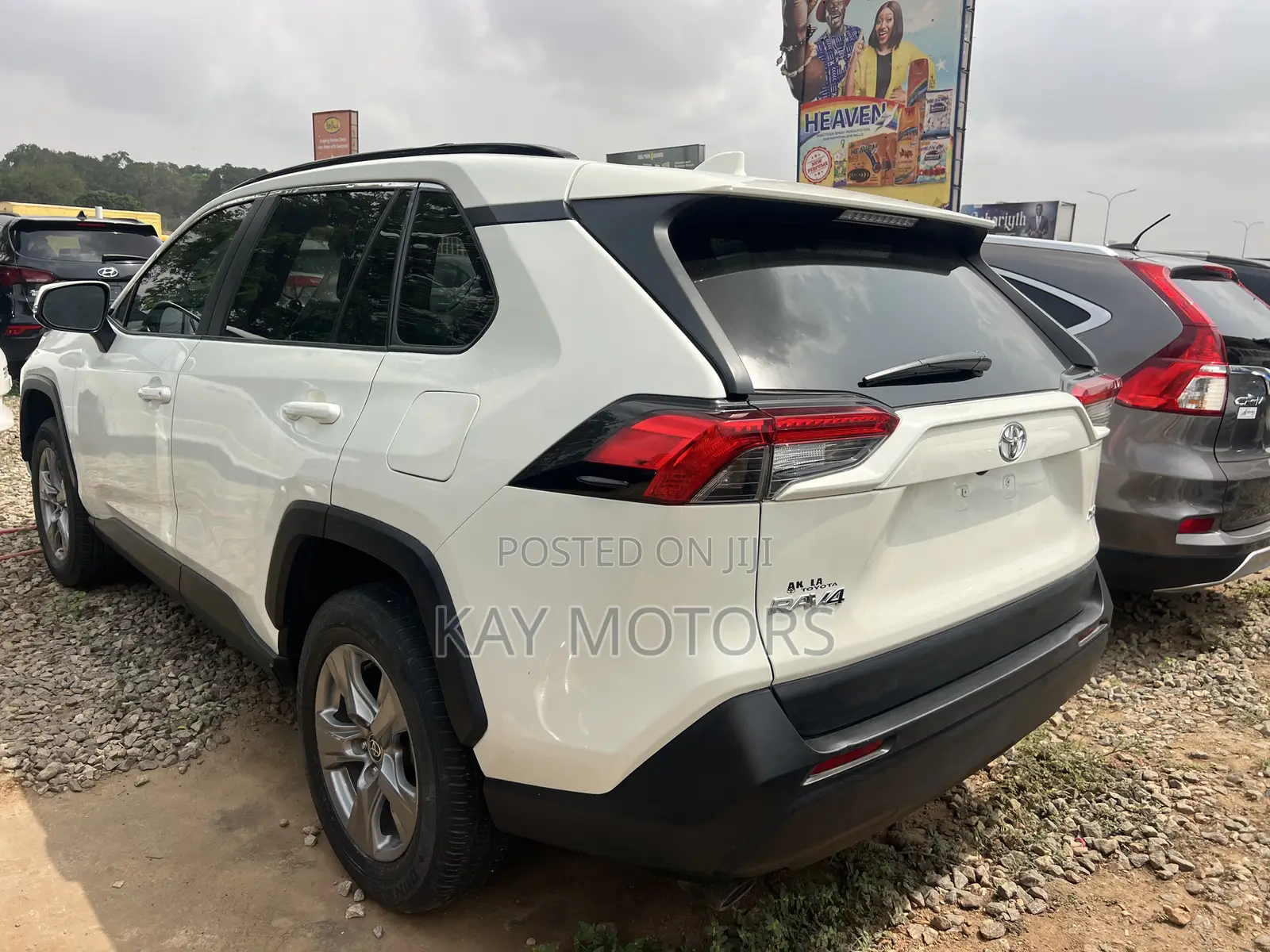 Toyota RAV4 XLE 2022 White