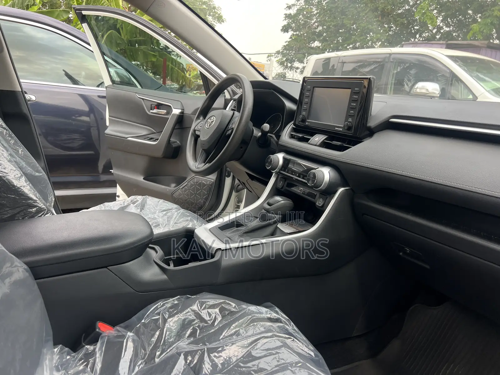 Toyota RAV4 XLE 2022 White