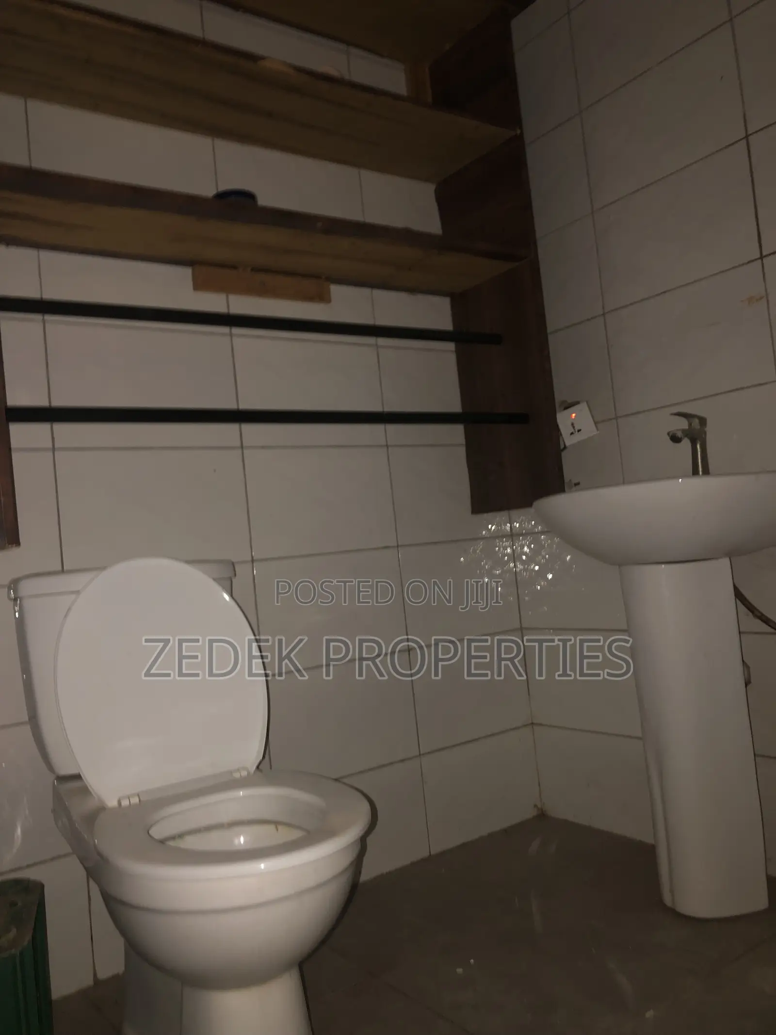 4bdrm House in Kwabenya Acp Road, Ashomang Estate for rent
