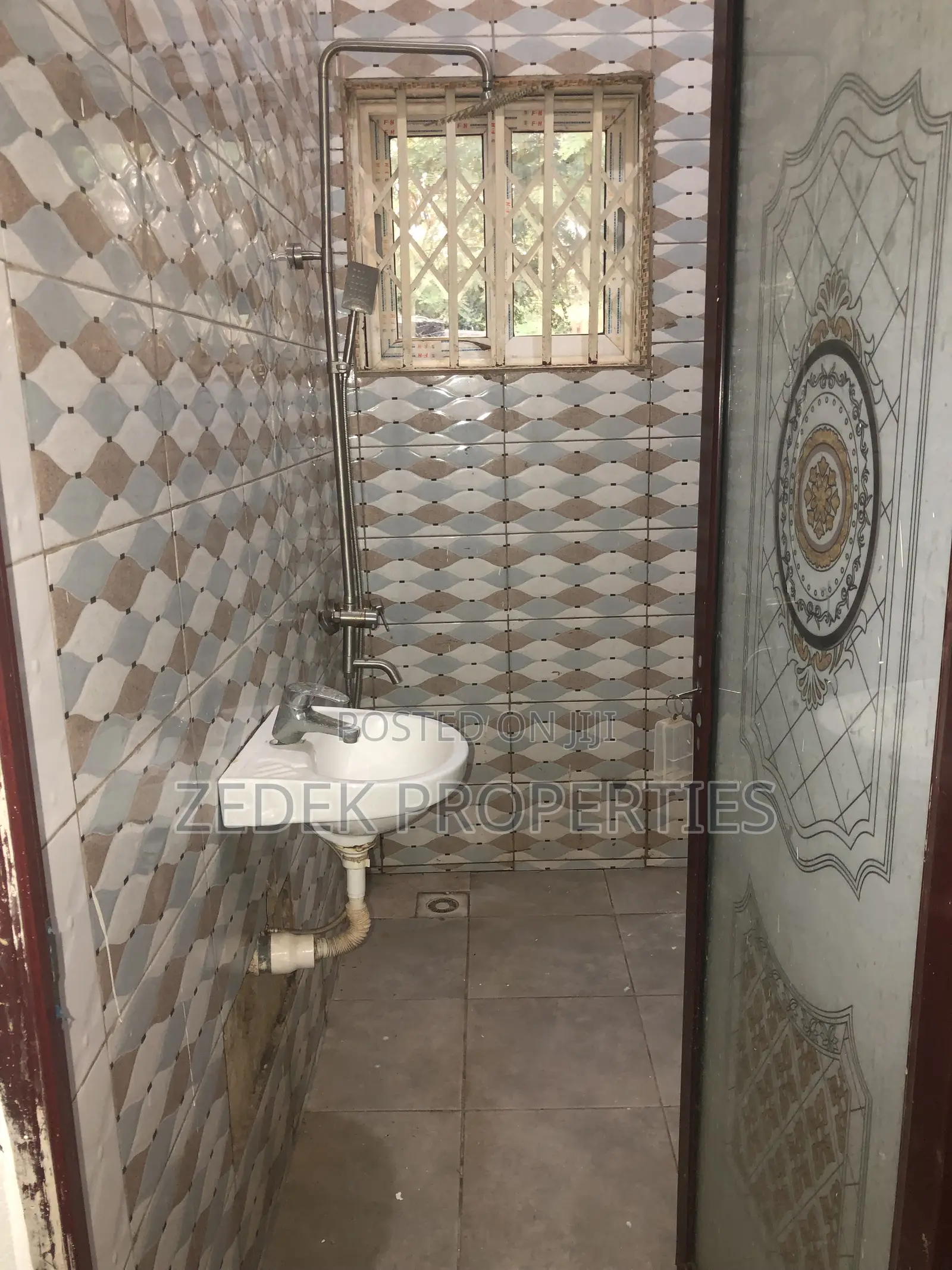 4bdrm House in Kwabenya Acp Road, Ashomang Estate for rent