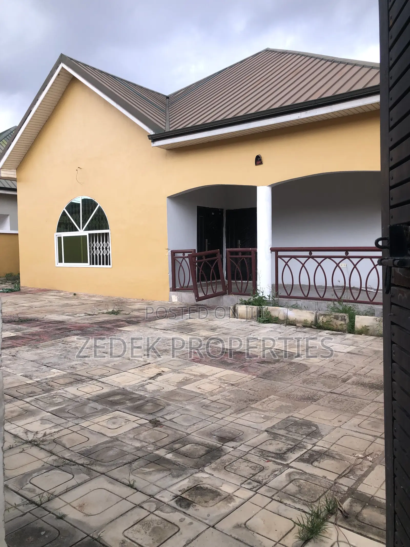 4bdrm House in Kwabenya Acp Road, Ashomang Estate for rent