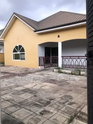 4bdrm House in Kwabenya Acp Road, Ashomang Estate for rent