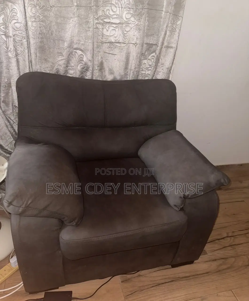 Dark Green Single Seater Armchair (Good Condition)