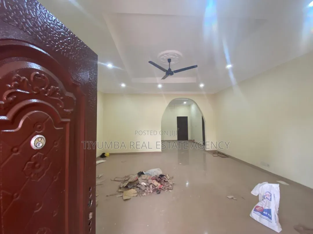 3bdrm Apartment in Tiyumba Real Estate, Mile 7 for rent