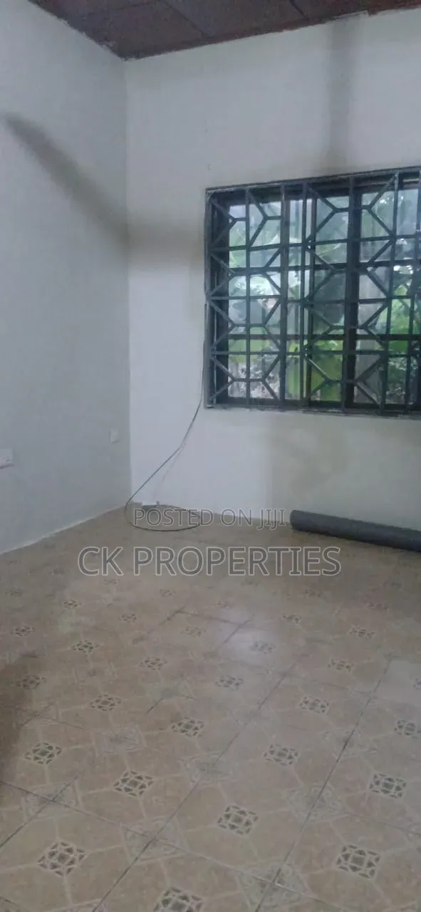 Mini Flat in Pillar 2 for rent