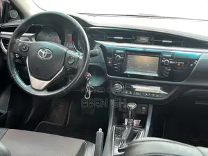 Toyota Corolla S 4dr Sedan (1.8L 4cyl CVT) 2016 White
