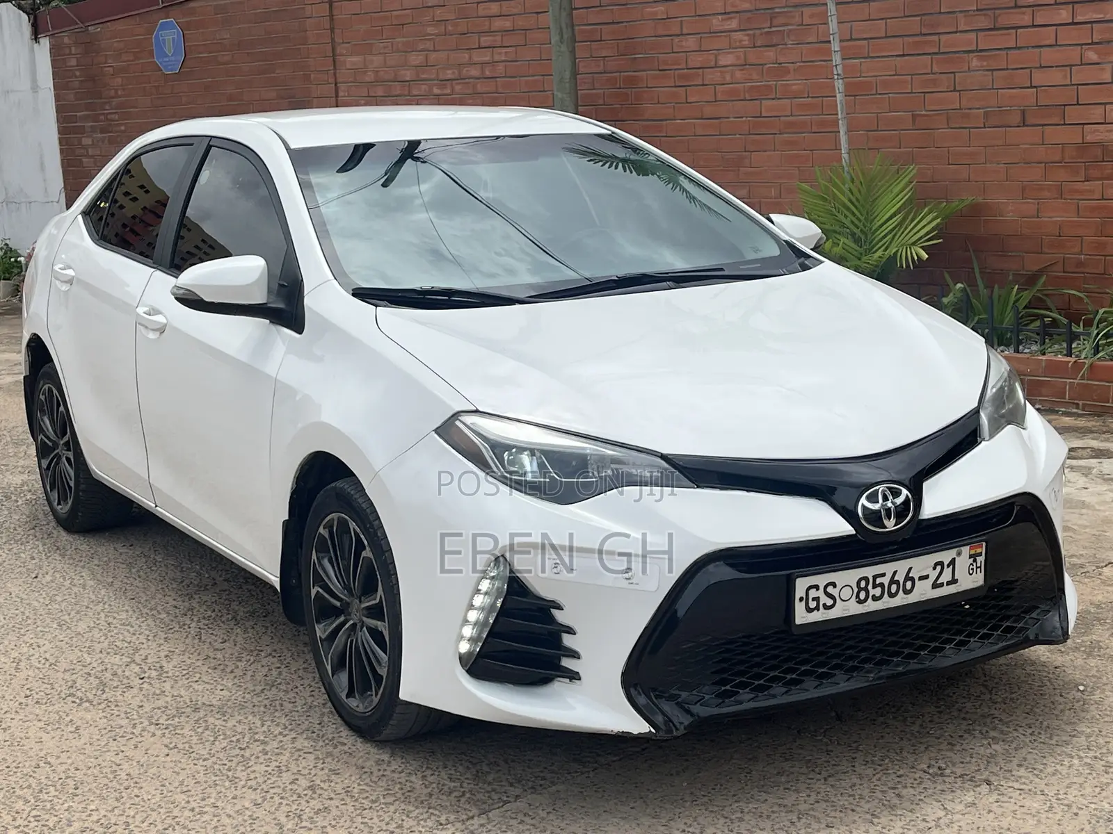 Toyota Corolla S 4dr Sedan (1.8L 4cyl CVT) 2016 White
