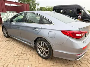 Hyundai Sonata Sport 2.0T Sedan FWD (2.0L 4cyl 6A) 2017 Gray